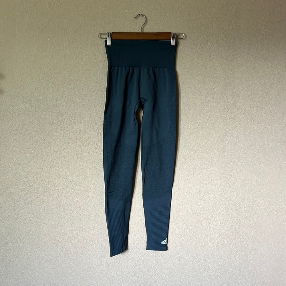 Adidas. XS. Compression leggings.